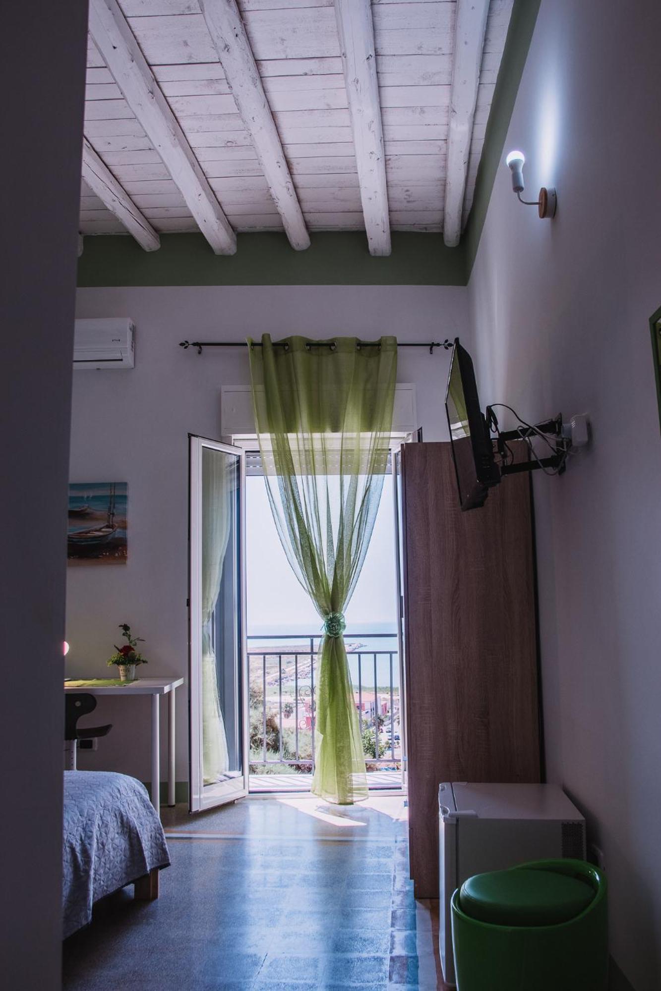 Magico Sole Bed & Breakfast ปอร์โต เอมเปโดเกล ภายนอก รูปภาพ